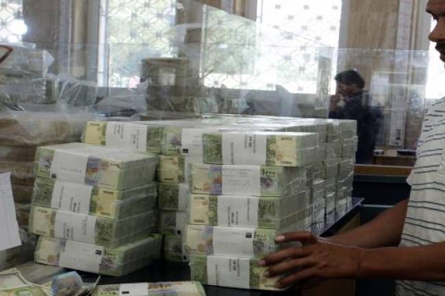 هل الحكومة قادرة على عملية تمويل زيادة الرواتب والأجور؟