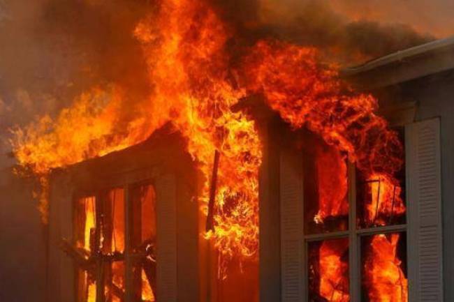 عاجل ..حريق ضخم بمبنى سكني في حي العمارة بدمشق يودي بحياة 7 أطفال