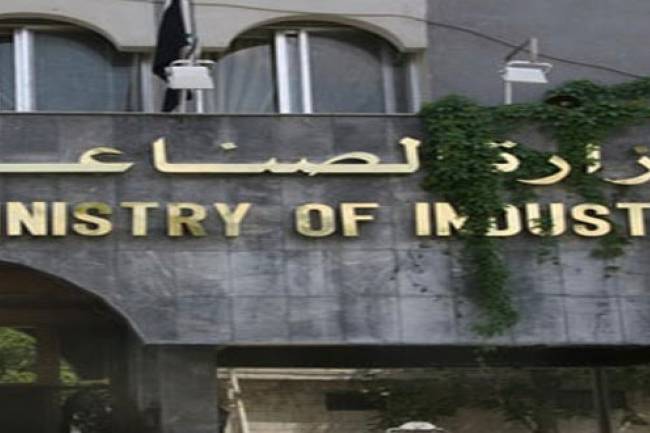 اتحاد غرف الصناعة يطرح هموم الصناعيين امام وزيرهم .. الدبس : التهريب المشكلة الأكبر ولم يحصل اي صناعي حتى الآن على قرض بـ8%