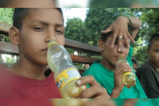 وزارة الصحة : ضبط حالات تعاطٍ للمخدرات في مدارس ريف دمشق وبعض الجامعات .. ومعالجة شم الشعلة مسؤولية الشؤون الاجتماعية 