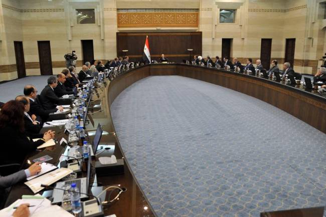 الحكومة تضغط نفقاتها بـ200 مليار ليرة لهذا العام وتعدّل أولوياتها 