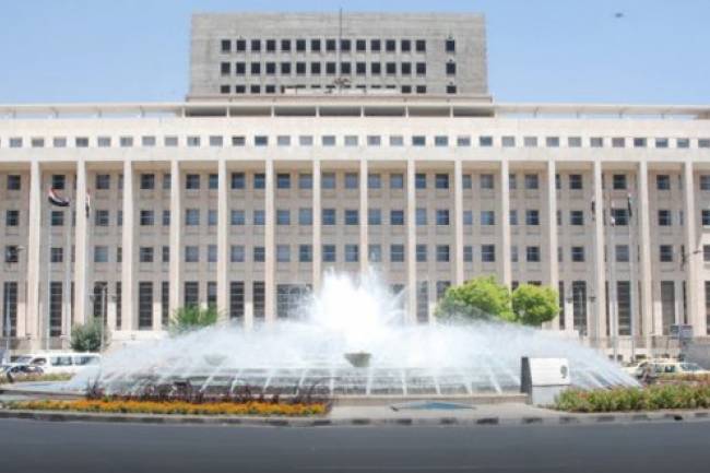 المركزي يسمح للمصارف بتمويل كافة مستوردات مستلزمات الإنتاج