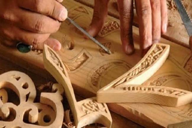 تعتزم انشاء مركزمتطور للتدريب على الحرف .. غرفة تجارة ريف دمشق تقف في وجه اندثار الصناعات اليدوية والتراثية