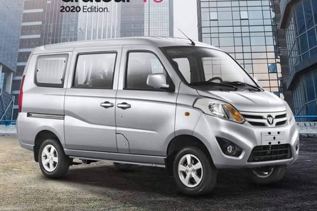 مجلس الوزراء يدرس السماح للفانات بنقل الركاب عبر تطبيقات الموبايل 