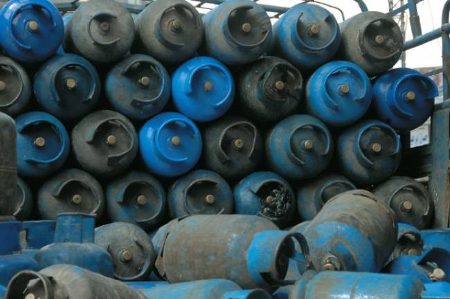 مدير الغاز بوزارة النفط:  اليوم بدأ الإنفراج بمادة الغاز  ورفع الكمية المنتجة لـ150 ألف أسطوانة