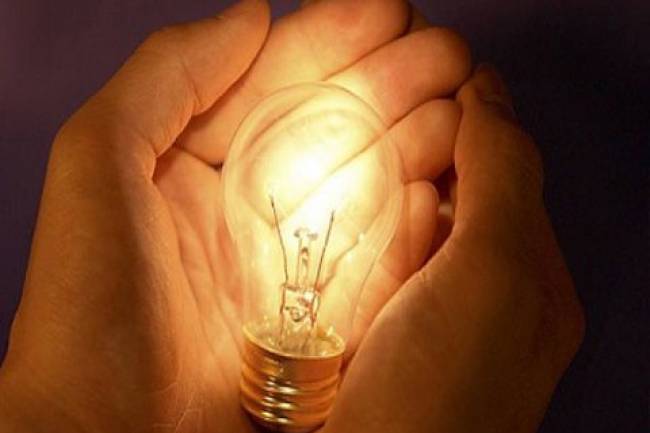 الكهرباء توضح أسباب زيادة ساعات التقنين: عنفات متوقفة بسبب نقص الغاز وزيادة الطلب.. والحال إلى تحسن