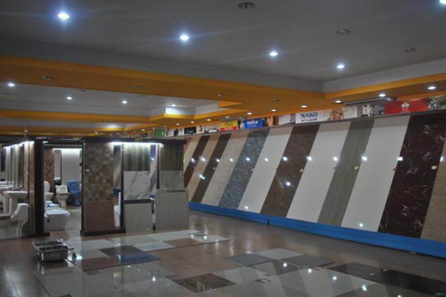 التموين تغلق 56 محل تجاري منها 21 محل سيراميك في منطقة شارع بغداد 