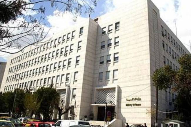 المالية: الحجز الاحتياطي على أموال عدد من رجال الأعمال للاستيراد تهريباً 