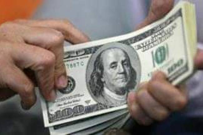 بعد الزامهم.. 1.4 مليون دولار صرفها سوريون  على الحدود قبل دخولهم هذا الشهر 