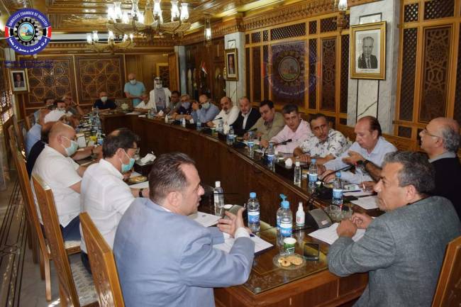 صناعيو الألبسة والنسيج بدمشق : معاملنا مهددة بالتوقف الكامل ولا بد من تعاون حكومي لحل مشاكل القطاع 