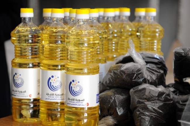 بعد فشلها لمرتين .. التجارة الخارجية تعلن عن مناقصة جديدة لتأمين زيت دوار الشمس لتوزيعه عبر البطاقة الذكية 