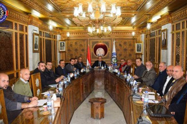 نحلاوي : على الحكومة أخذ رأي الصناعيين قبل اتخاذ أي قرار وخاصة منع الاستيراد أو التصدير لأي مادة  .. اجتماع بغرفة صناعة دمشق لبحث تداعيات قرار وقف استيراد الحديد الاملس والمحلزن