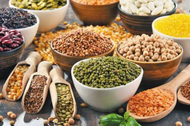 صناعيون ومصدرون يناشدون اللجنة الاقتصادية بحل سريع لمعضلة وقف تصدير البقوليات المعلبة 