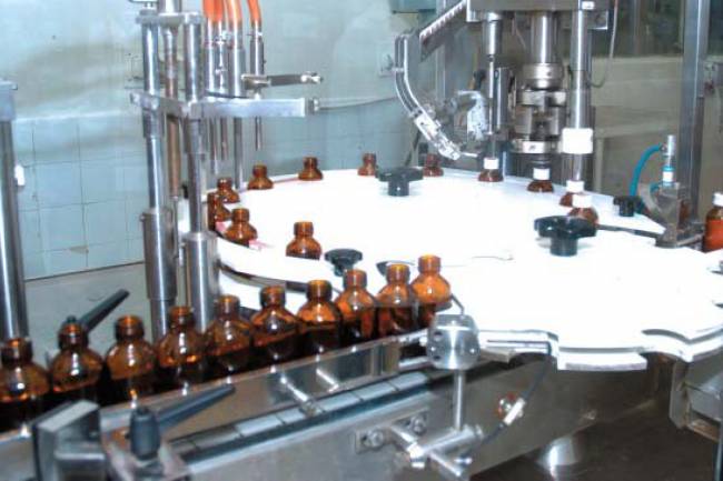 لضغط النفقات.. الحكومة توقف مشروع معمل للأدوية وأغذية الأطفال