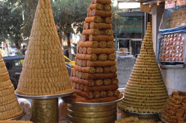 أصحاب محلات الحلويات : مبيعاتنا تراجعت 90% وارتفاع الأسعار سببه كلف الإنتاج والمواد الأولية المرتفعة 