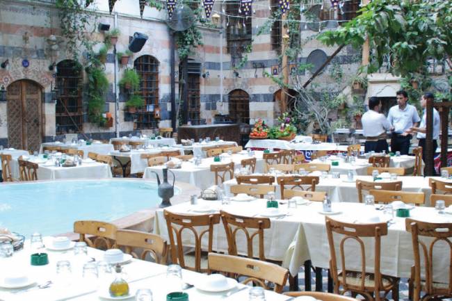 وزارة السياحة : رفع أسعار المطاعم قبل نهاية الشهر.. ولن نقبل بهامش ربح «فاحش»