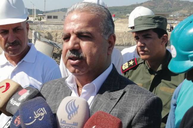 وزير الكهرباء : نعمل على خفض ساعات التقنين ومفاوضات مع شركات من دول صديقة لإنشاء مشاريع كبيرة بالطاقات المتجددة