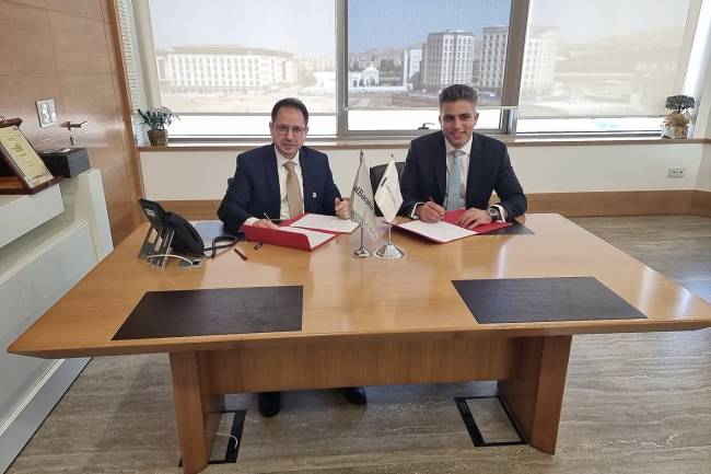 توقيع اتفاقية تعاون بين بنك البركة سورية وشركة ألفا كابيتال للخدمات المالية