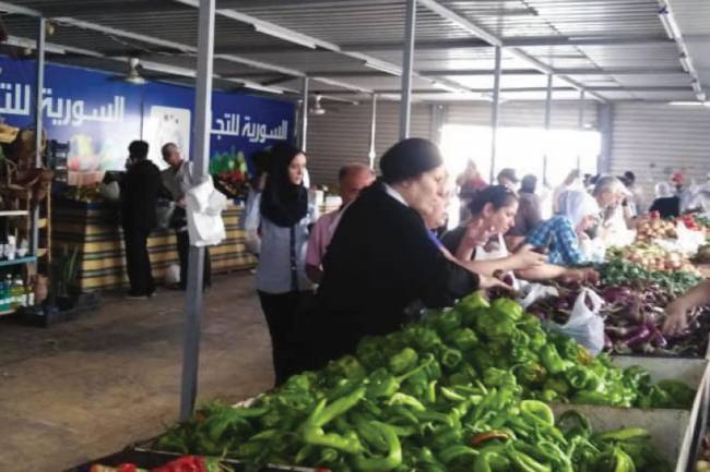 وزير التموين يعترف: أسعار الخضر والفواكه في صالات «السورية» أعلى من السوق وليست من النوعية الجيدة