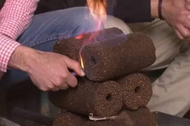 الكيلو منه بـ1500 ل.س ويكفي للتدفئة 6 ساعات..  “تمز الزيتون” بديل تدفئة جديد في اللاذقية