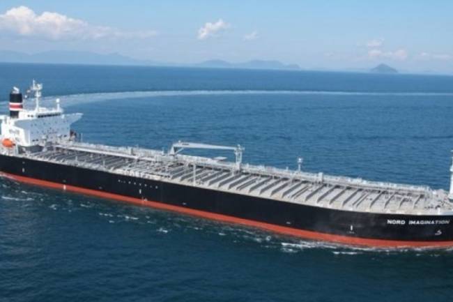 مصادر : إيران ترفع كميات النفط الموردة إلى سورية لثلاثة ملايين برميل شهرياً