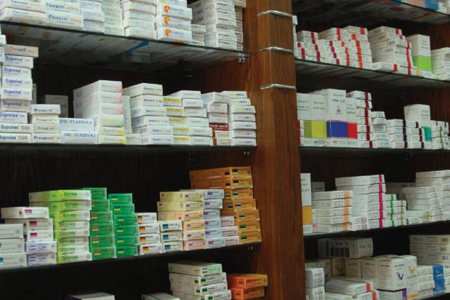 بدء المطالبات بتعديل أسعار الأدوية وحديث عن نقص في بعض الزُمر … عضو مجلس نقابة الصيادلة: «تاميكو» رفعت أسعار الأدوية.. ومديرها يقول: لم نرفع سوى سعر مستحضر واحد فقط.. وظرف السيتامول إلى 1200 ليرة