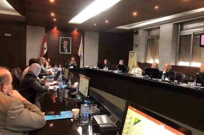 وزير الاقتصاد في هيئة الاستثمار.. تقديم التسهيلات وتبسيط لاجراءات ..لايقه: 196 إجازة استثمار و 28 مشروع بدأ الانتاج