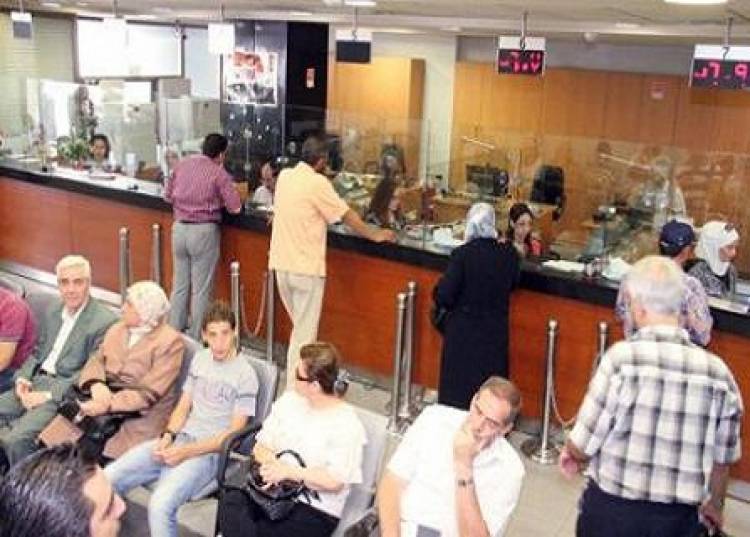 العمل على تشريع يلزم أصحاب المهن بامتلاك حساب مصرفي