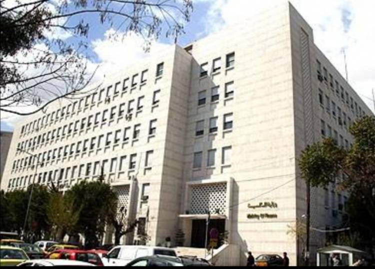 المالية: الحجز الاحتياطي على أموال عدد من رجال الأعمال للاستيراد تهريباً 