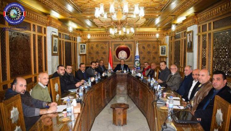 نحلاوي : على الحكومة أخذ رأي الصناعيين قبل اتخاذ أي قرار وخاصة منع الاستيراد أو التصدير لأي مادة  .. اجتماع بغرفة صناعة دمشق لبحث تداعيات قرار وقف استيراد الحديد الاملس والمحلزن