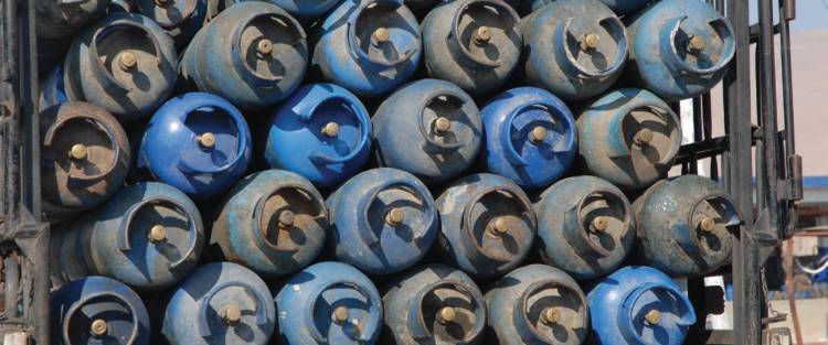 سكرية : بدء توزيع الغاز الصناعي في دمشق عبر البطاقة الالكترونية ..اتحاد الحرفيين : خطوة جيدة تنهي حالة الفلتان السابقة 