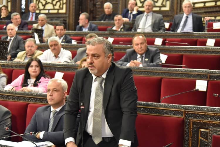 مجلس الشعب يقر مشروع قانون بإعفاء المواد الأولية المستوردة للصناعيين من كافة الضرائب والرسوم المفروضة على الاستيراد