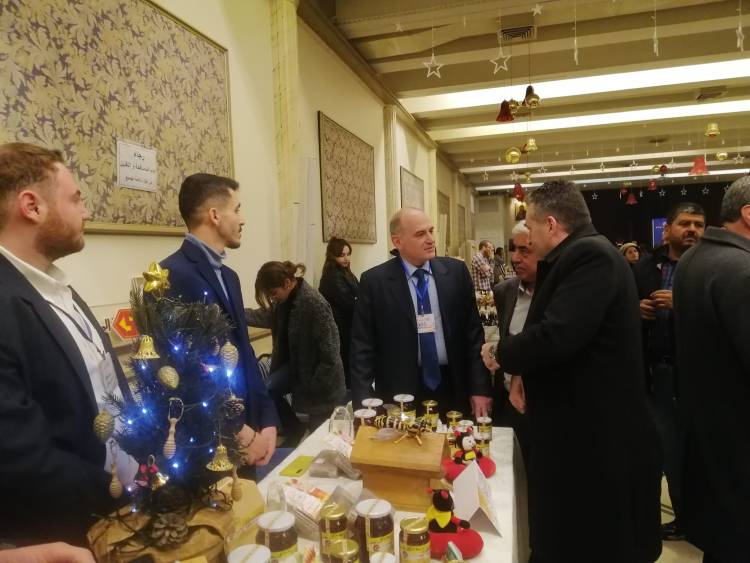 العطار : نحو 2 طن عسل مبيعات أيام العسل والحرير 