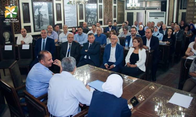 أعضاء مجلس المحافظة يناقشون واقع المخظظات التنظيمية وتنفيذ السكن البديل.. التشدد بقمع مخالفات البناء والإسراع في تنفيذ عقود التزفيت المبرمة