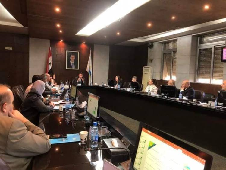 وزير الاقتصاد في هيئة الاستثمار.. تقديم التسهيلات وتبسيط لاجراءات ..لايقه: 196 إجازة استثمار و 28 مشروع بدأ الانتاج