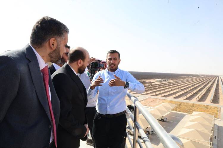 وزير الطاقة يزور  محطة سدير للطاقة الشمسية التابعة لشركة (أكوا باور) والتي تبلغ استطاعتها 1.5 غيغا واط